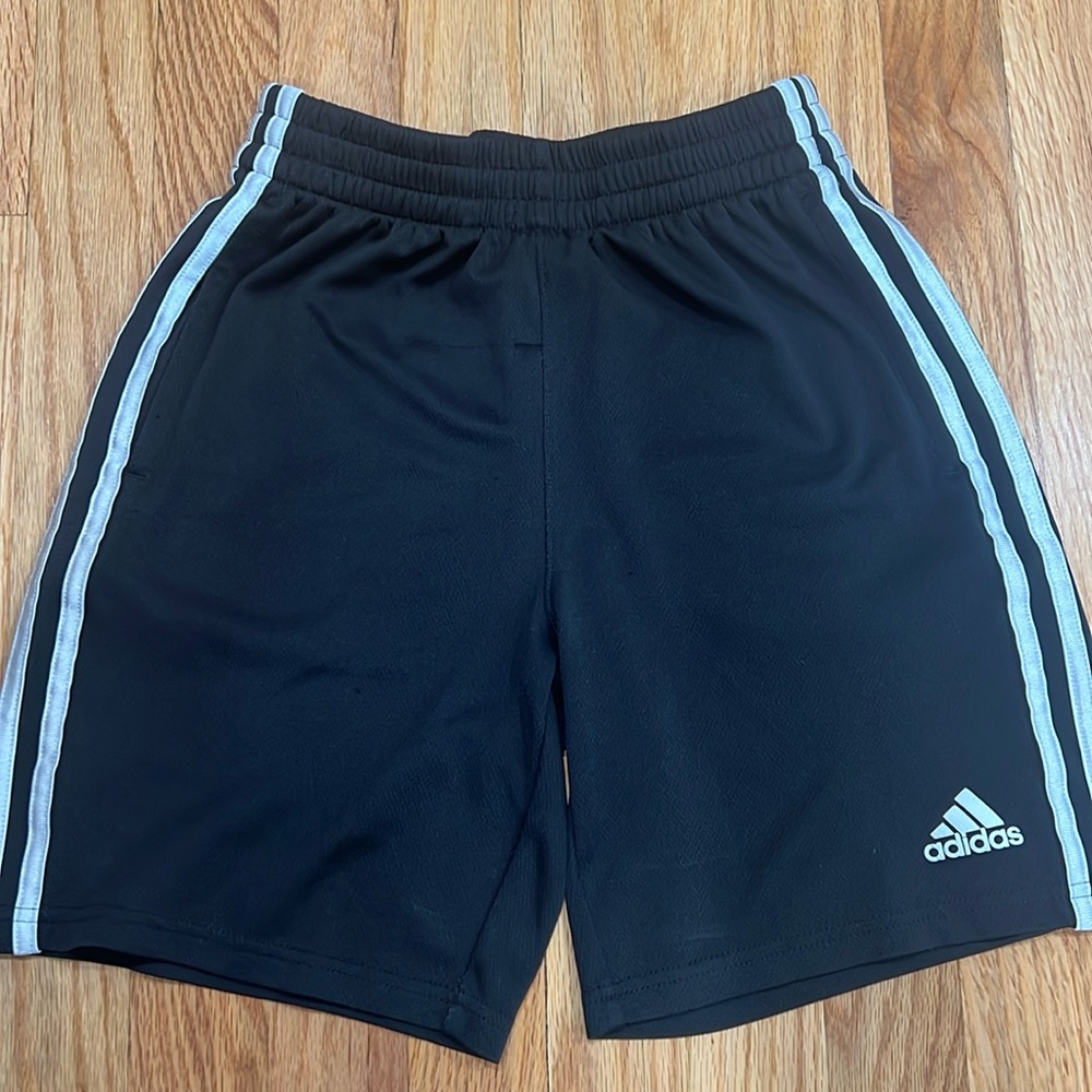 Kids Unisex Adidas size medium (10/12) shorts